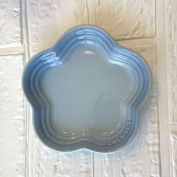 Le Creuset Small flower Plates Bundle Set of 4 - Picture 4 of 9